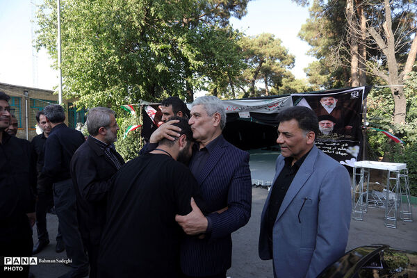 بازدید رئیس دانشگاه فرهنگیان از موکب‌های پذیرای زائرین مراسم امام شهید در این دانشگاه