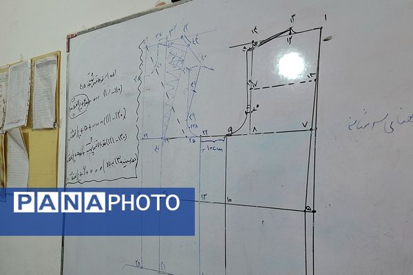 هنرستانی‌ها در نقش تولید کننده، دوخت لباس فرم دانش‌آموزان به دست هنرستانی‌های قدس