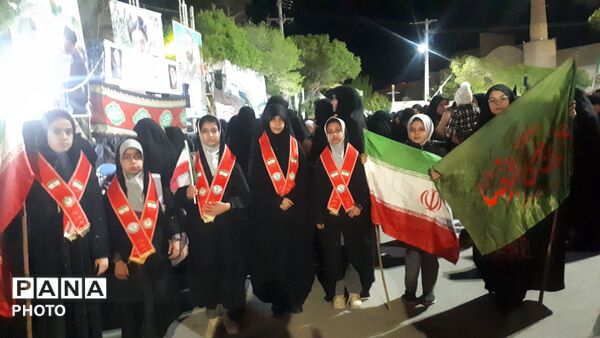 حضور پرشور پیشتازان سازمان دانش‌آموزی ابرکوه در تجمعات شبانه