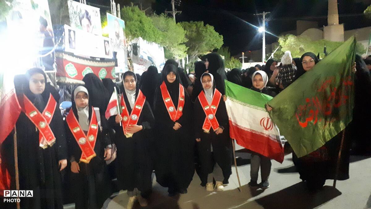 حضور پرشور پیشتازان سازمان دانش‌آموزی ابرکوه در تجمعات شبانه