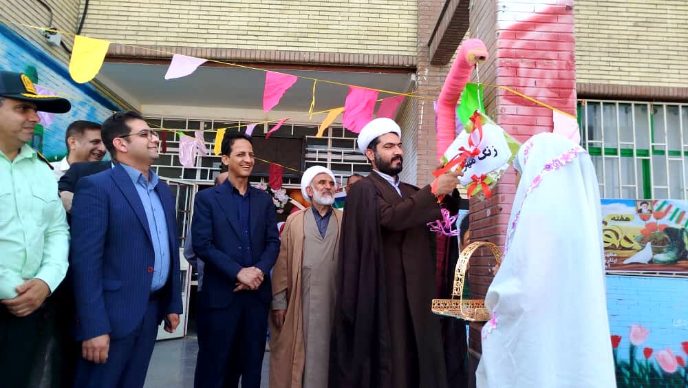 زنگ آغاز سال تحصیلی در مدرسه علقمه شاهد شهرستان قلعه‌گنج