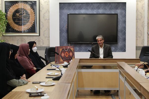 جلسه هم‌اندیشی بانوان اداری نیشابور با مدیر آموزش و پرورش 