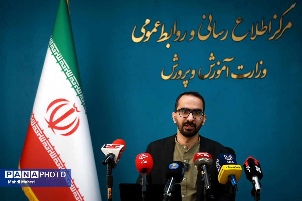 نشست خبری رئیس باشگاه دانش‌پژوهان جوان