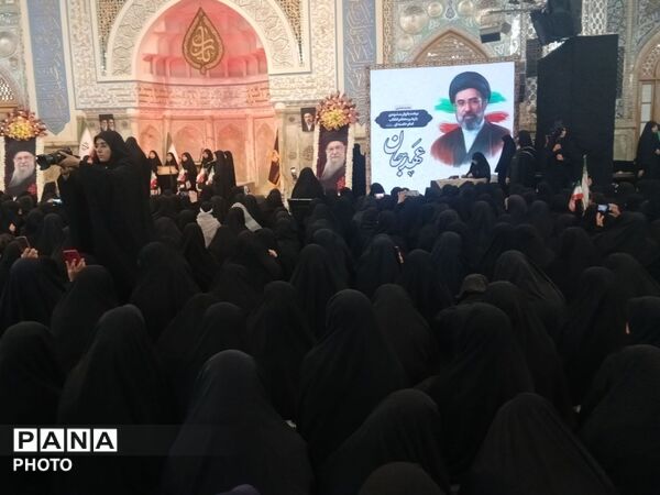 اجتماع بیعت بانوان با رهبر انقلاب اسلامی  در حرم مطهر رضوی