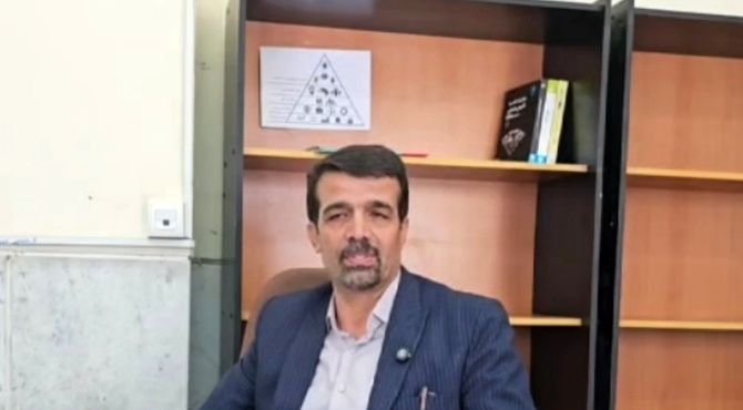 هدف از افتتاح زمین چمن مصنوعی و رختکن استاندارد، افزایش شور و نشاط دانش‌آموزان در است