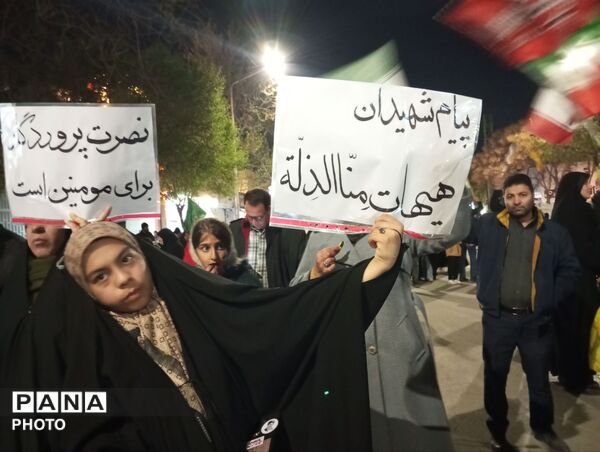 حضور خودجوش مردم نیشابور در مسجد جامع 