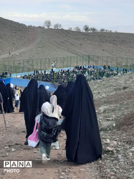 نماز عید سعید فطر در زمین چمن ارزنه