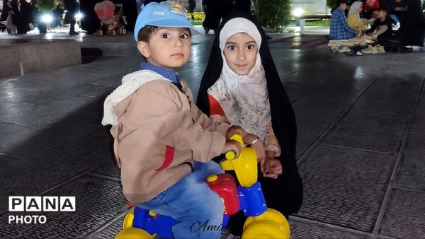 نسل جدید هم پای کار انقلاب هستند