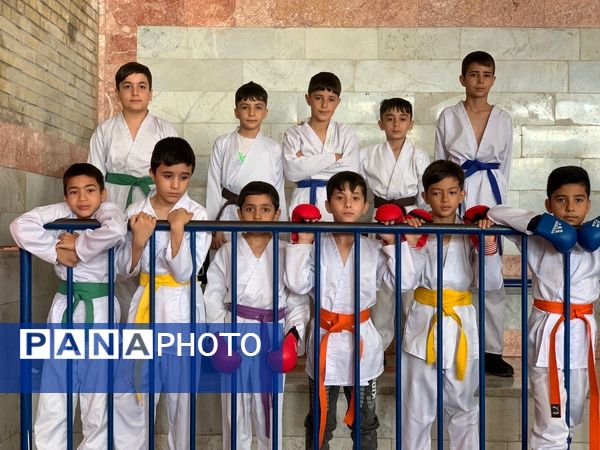 برگزاری فعالیت‌های ورزشی درون مدرسه‌ای در دبستان معلم آشخانه 