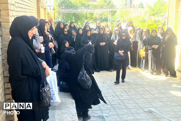 مربیان پیشتاز منطقه ۵ تهران، اصول تخصصی برپایی چادرهای امدادی هلال‌احمر را فرا گرفتند