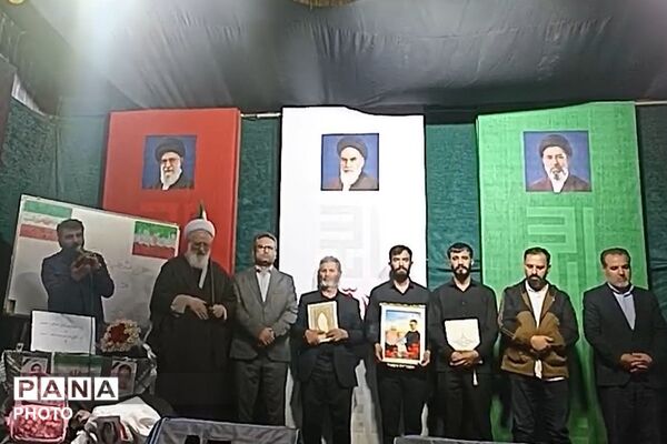 مراسم تجلیل از مقام والای معلمان در میدان نماز شهرری 