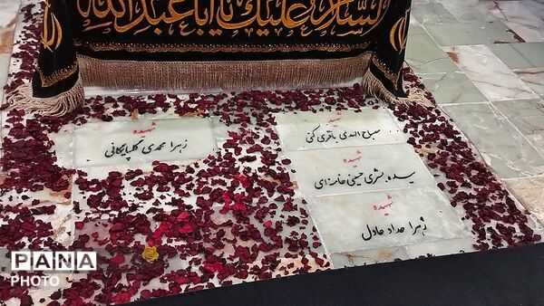 گذری بر مزار رهبر شهید و خانواده شهیدشان در دارلذکر حرم مطهر رضوی 