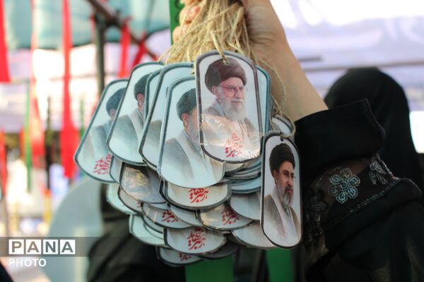 همدلی خادمان در موکب امام خامنه‌ای