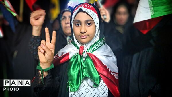 اجتماع نوجوان گالیکشی در شب پنجاه و هفتم