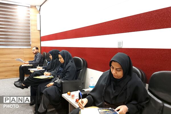 نشست تخصصی مسئولین امور اداری مناطق ۲۱ گانه شهرستانهای تهران در کهریزک