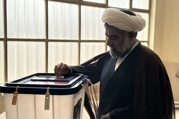 حضور پرشور مردم شهرستان ورامین و منطقه خیرآباد در پای صندق های رای