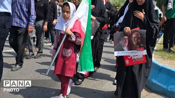 همبستگی کودکان بندرعباس با خانواده شهدای دبستان شجره طیبه میناب؛ عزاداری و محکومیت جنایت تروریستی