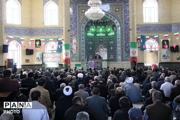 حضور فرهنگیان مردم روزه دار و متدین در نمازجمعه شهرستان ملارد