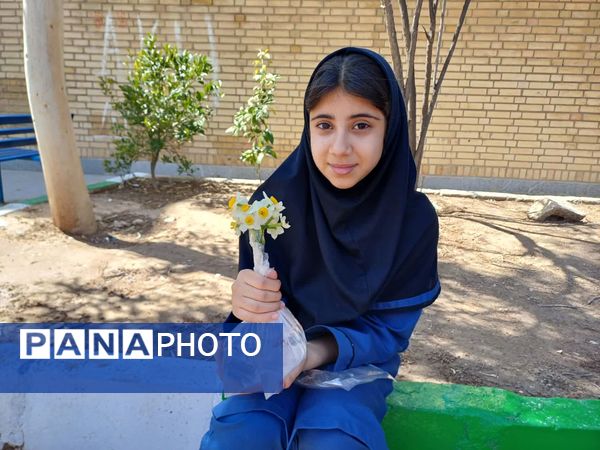 بازارچه کاروفناوری در دبیرستان حاج آقا توکلی زرقان 