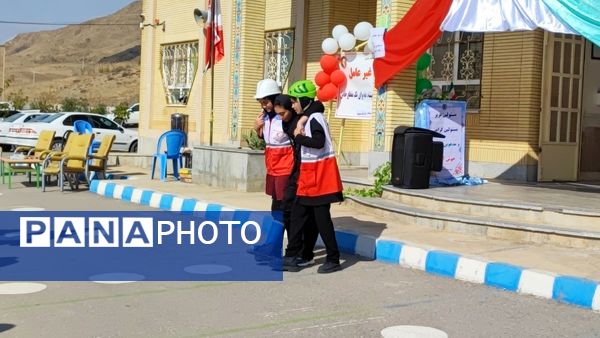 مراسم گرامیداشت هفته پدافند غیرعامل در دبیرستان عشایری شبانه‌روزی نسیبه