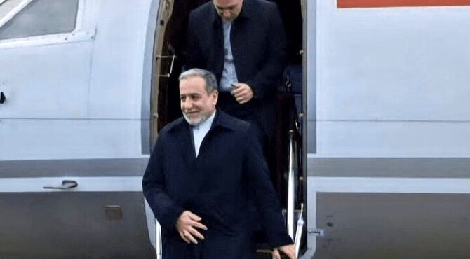 وزیر امور خارجه وارد اسلام‌آباد شد