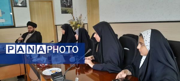 نشست خبرنگاران پانا با مدیر آموزش و پرورش ناحیه 3 قم