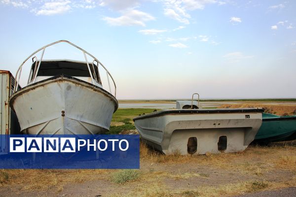 قایق‌های به گل نشسته دریاچه ارومیه