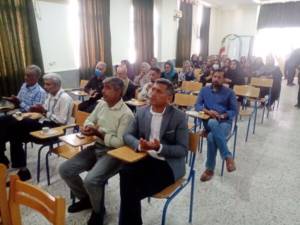 جشن تقدیر از دانش‌آموزان برتر دبیرستان علی‌سایانی فین