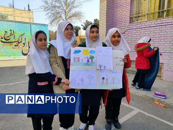 زینت بخشی مدارس شهرستان قدس با کاشت نهال های جوان