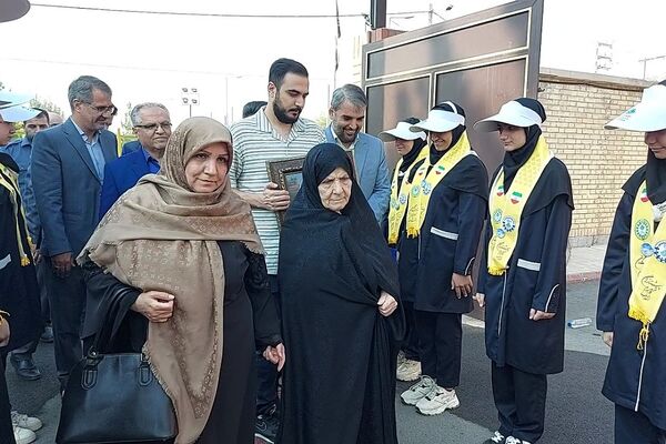 آیین بهره‌برداری از مدرسه زنده‌یاد لیلا لروند کهریزک