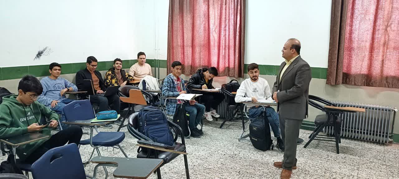 کلاس های تقویتی در دبیرستان نمونه آیت‌الله خامنه ای