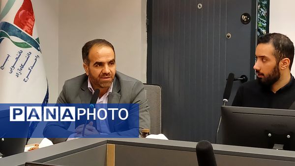 دیدار دانشجویان دانشگاه آزاد با نماینده مجلس شورای اسلامی در کرج 