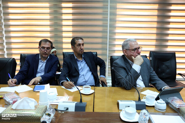 نشست مشترک وزیر آموزش و پرورش با اعضای کمیسیون آموزش، تحقیقات و فناوری مجلس شورای اسلامی
