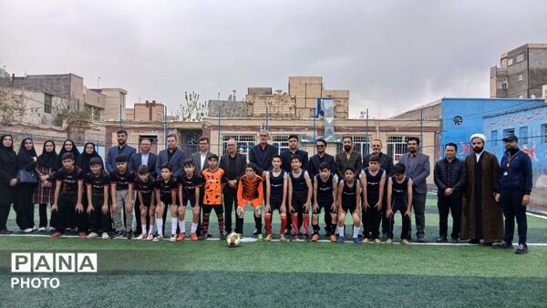 افتتاح زمین چمن و تایل کورد در مدارس ناحیه۱ مشهد