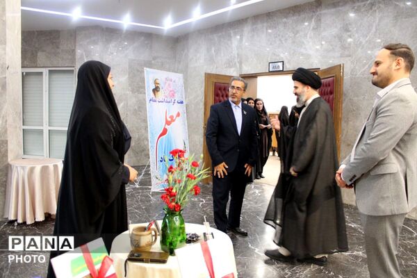 مراسم بزرگداشت مقام معلم در پردیس