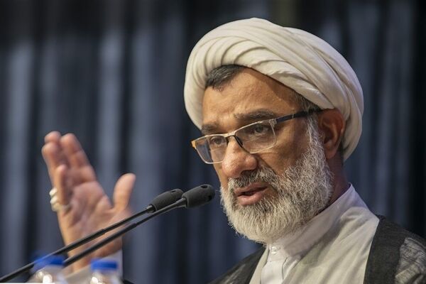 تأکید دبیر شورای عالی انقلاب فرهنگی بر حمایت جدی از طرح‌های دانش‌بنیان رویان
