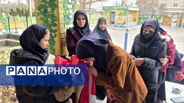 عطر حسینی در مدرسه نوشین بختیاری؛ ورود پرچم متبرک امام حسین(ع) و اجرای پویش «دانش‌آموز حرم‌ساز» در جوادآباد