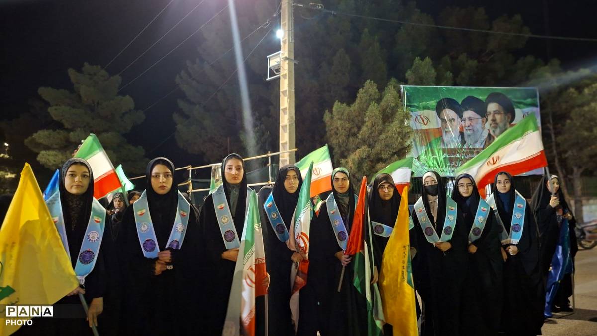 نقش‌آفرینی دانش‌آموزان آموزشگاه نمونه «دکتر توسلی» در میعادگاه بیعت با رهبری