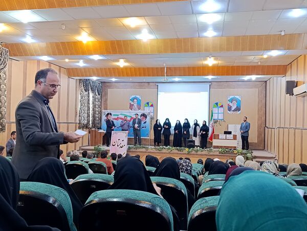 برگزاری جلسه انجمن اولیاء و مربیان دبیرستان نمونه دولتی پژوهش در آشخانه