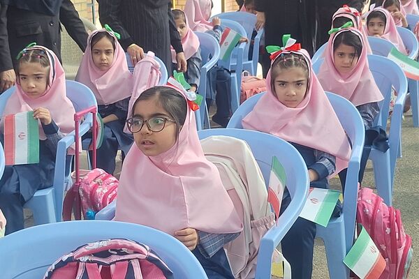 حضور مشاور وزیر آموزش و پرورش گرمابخش محفل شکوفه‌های شیراز
