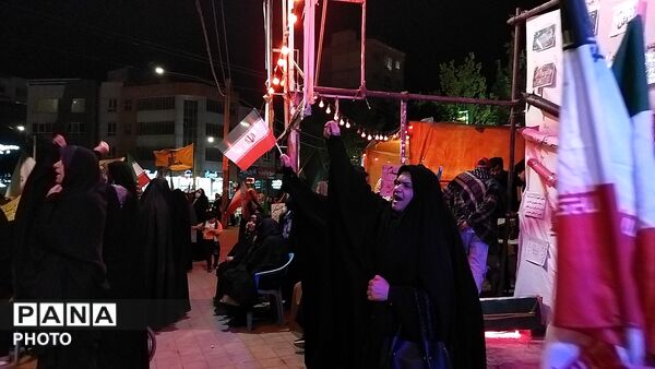 میدان ازادی هر شب میزبان وطن پرستان نیشابوری می شود 