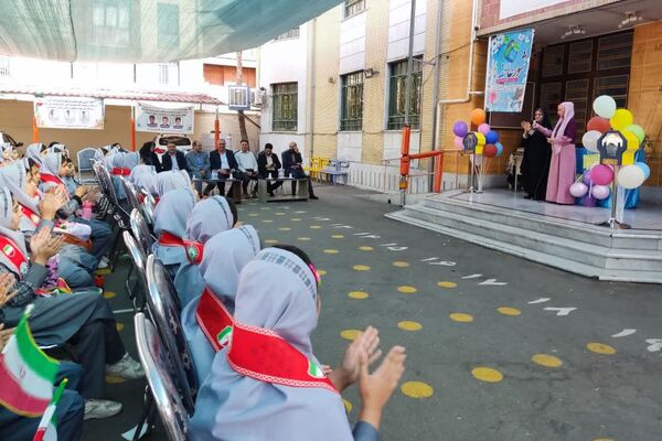 آیین جشن عاطفه‌ها در دبستان امام جعفر صادق(ع) ناحیه سه