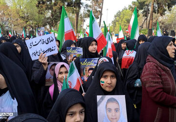 عهد ما پابرجاست؛ این انقلاب بی‌صاحب نیست