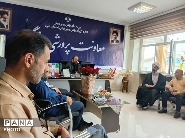 تجلیل از همکاران حوزه پرورشی استان البرز در روز معلم 
