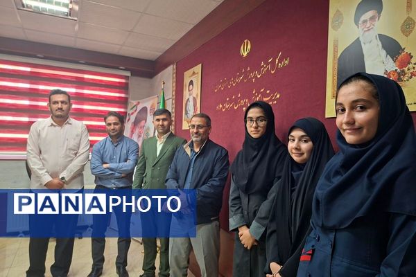 مراسم تقدیر از دانش‌آموزان فعال شورا در شهرستان ملارد