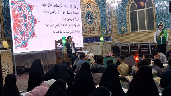 محفل هفتگی انس با قرآن به میزبانی استان البرز در آستان امامزاده حسن(ع) کرج