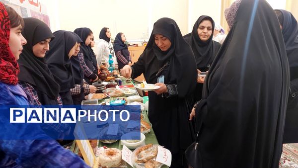 جشنواره غذا به‌مناسبت دهه فجر در دبیرستان معراج 