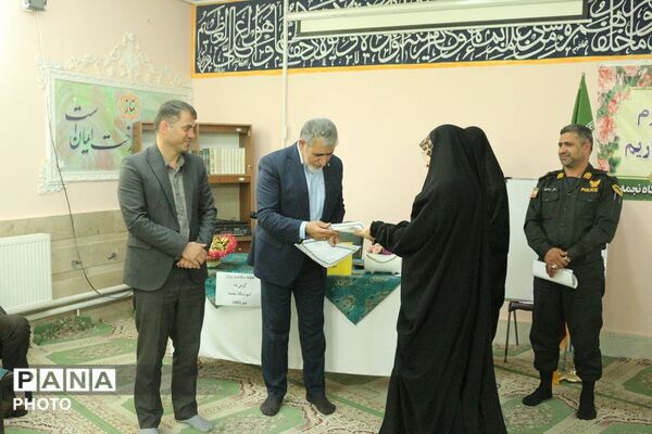 تأکید مدیر آموزش‌وپرورش فیروزکوه بر نقش راهبردی انجمن اولیا و مربیان در نشست دبستان نجمه
