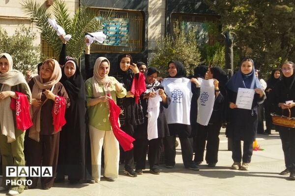 مسابقات ورزشی مادران و دختران در دبیرستان راضیه شکرایی ناحیه دو شهرری 
