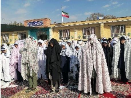 اقامه نماز باران  در دبستان ناهید نخودی 